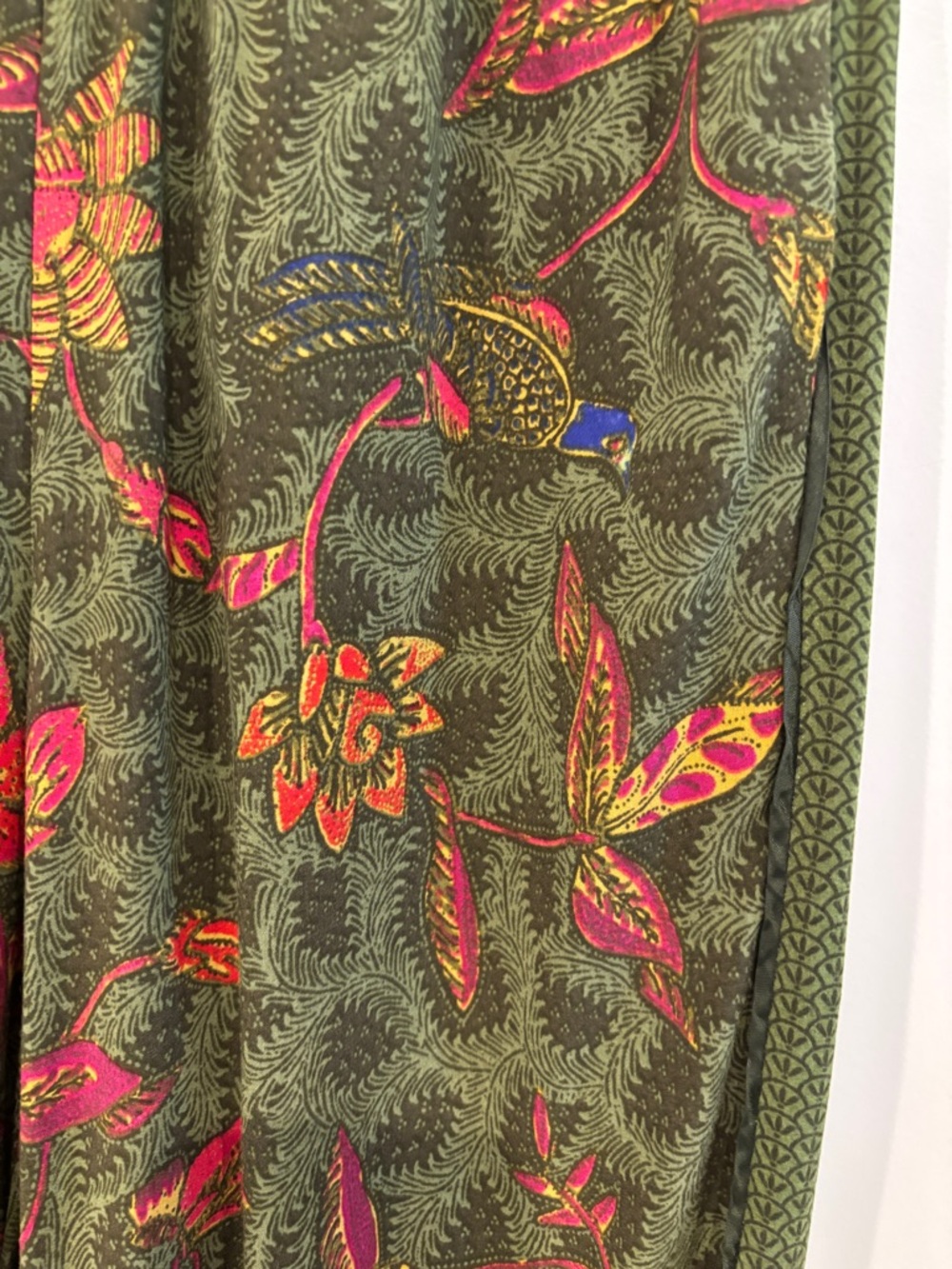 Anthropologie Olive Floral & Butterfly Relaxed Pants. Size XS - Picture 4 of 10